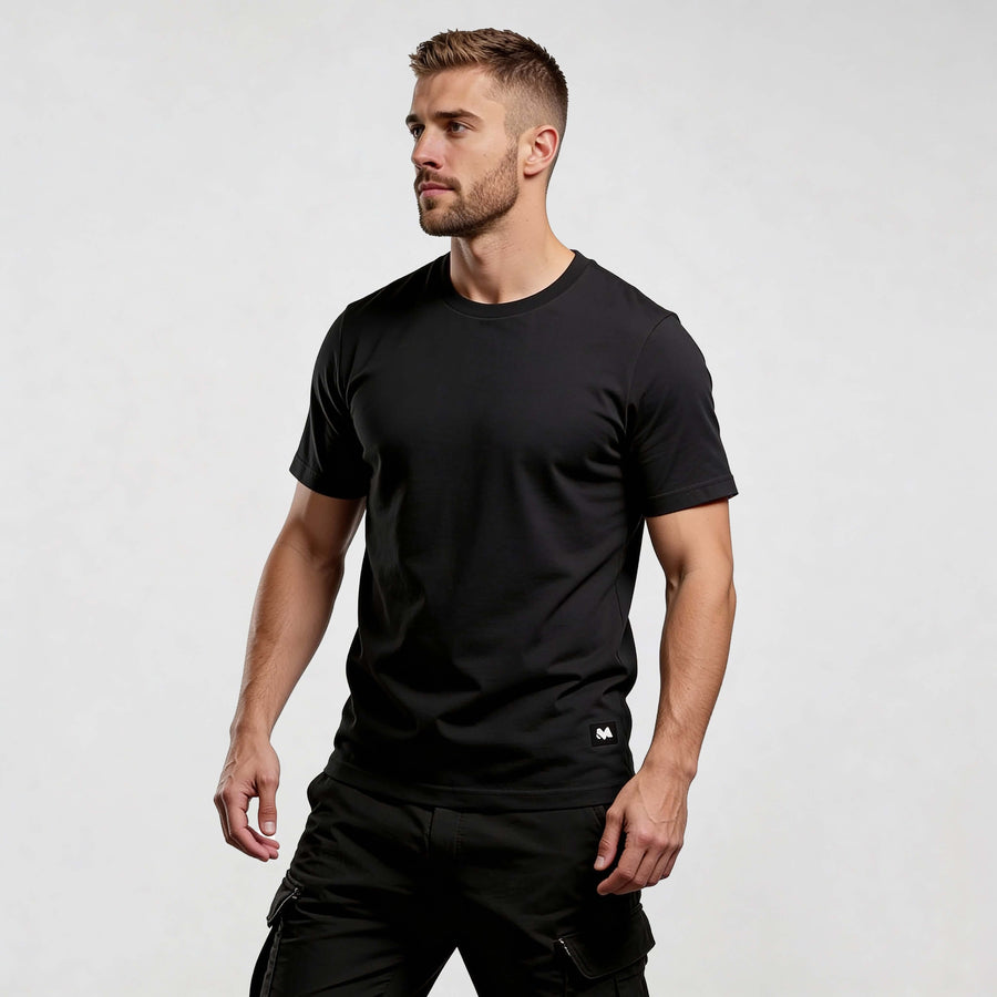 Model wearing Iconic Streetwear T-shirt CR722 in black, crafted from organic cotton for comfort and style. Focus keyword: streetwear t-shirt.